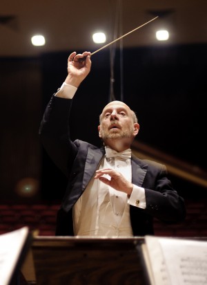Michael Griffith conducting the UW Symphony Orchestra